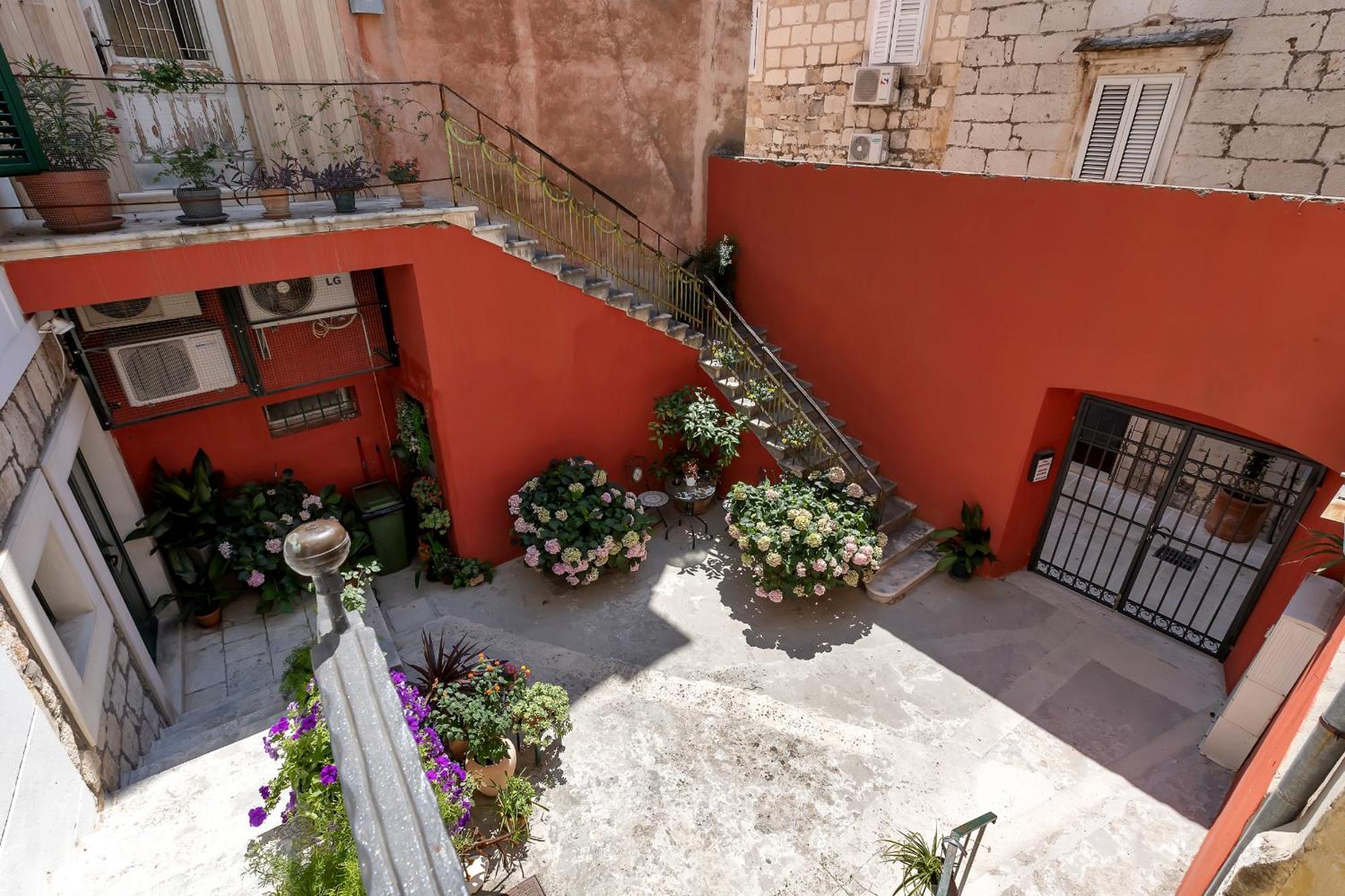 City Center Apartment Dvor Kalalarga Makarska Buitenkant foto