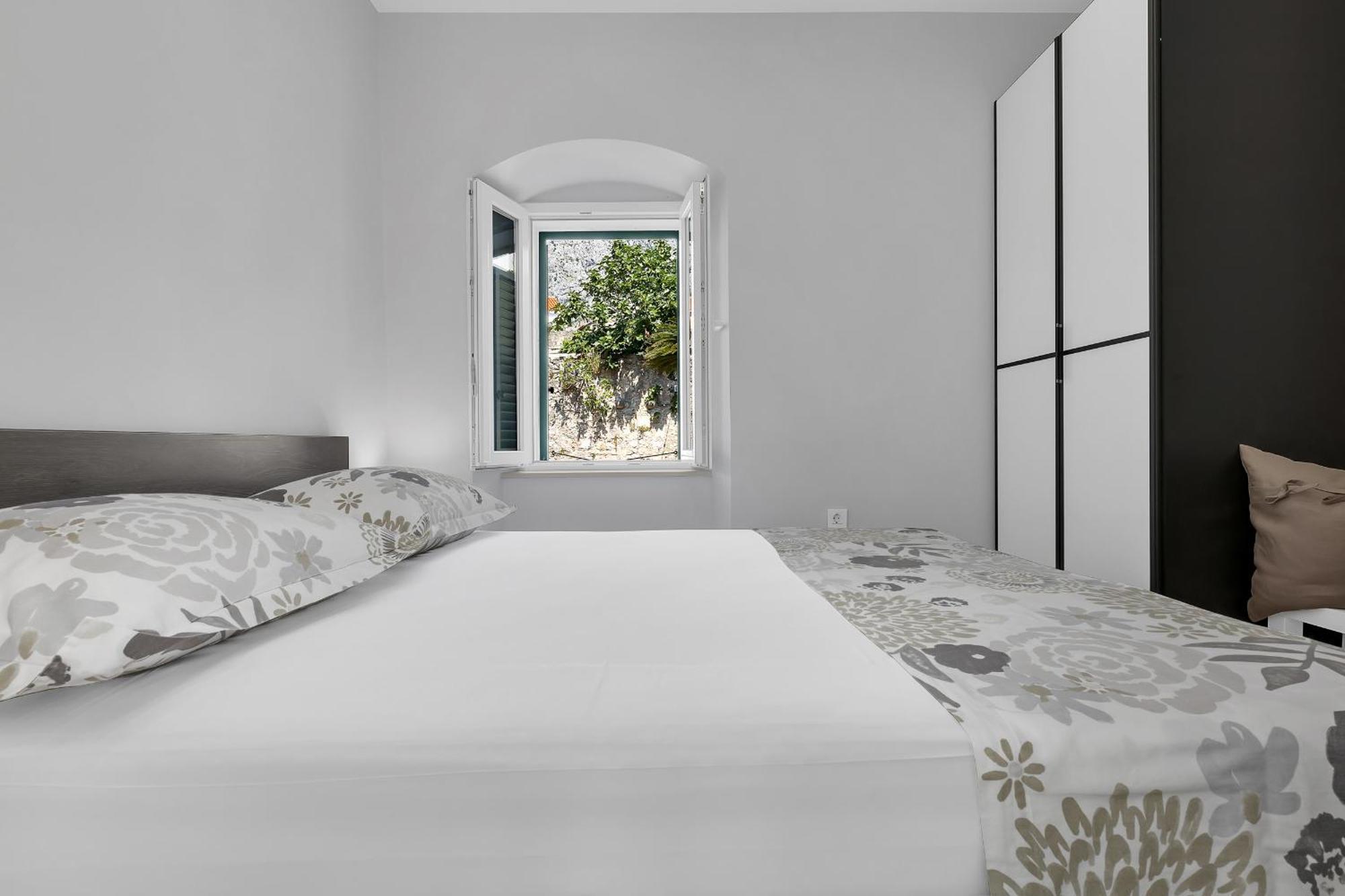 City Center Apartment Dvor Kalalarga Makarska Buitenkant foto